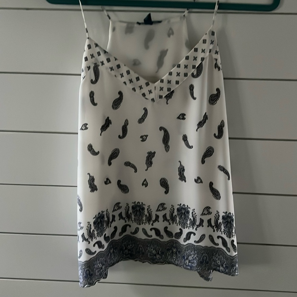 Fleur bleu white and blue paisley print cami   Size small. Like new